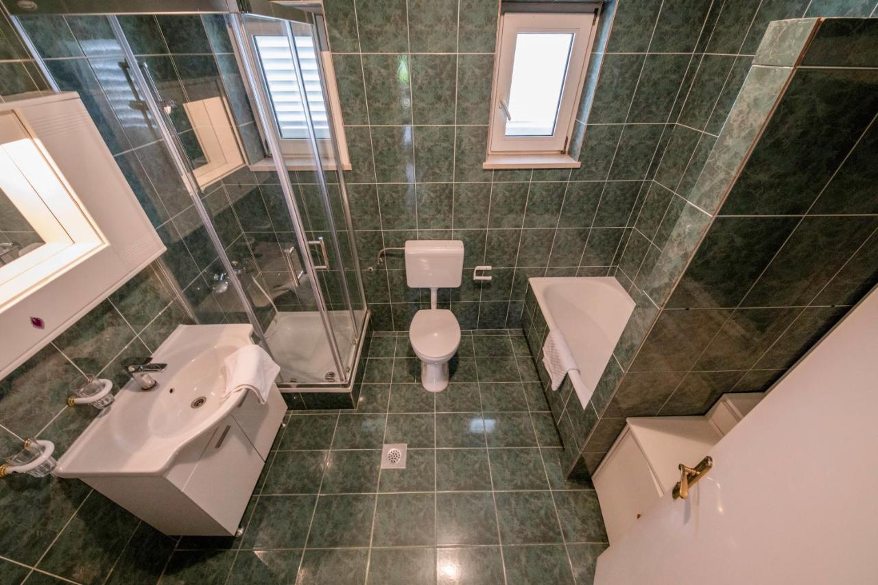 Apartmani Ana & Milo Lopar Eksteriør billede