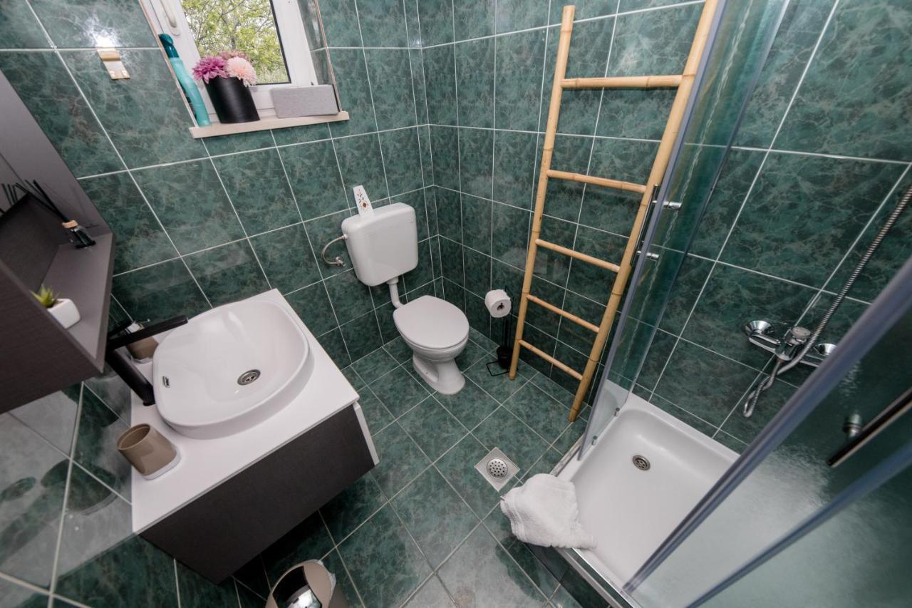 Apartmani Ana & Milo Lopar Eksteriør billede