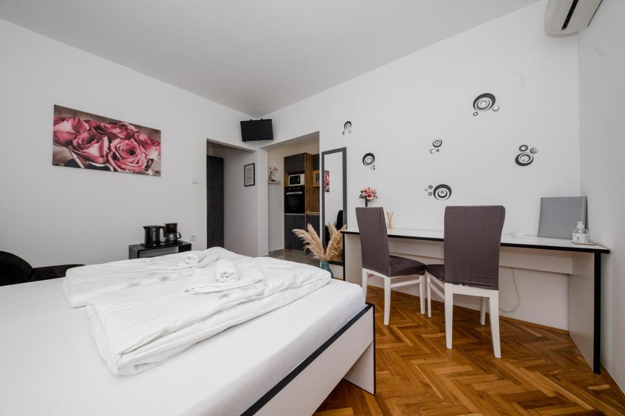 Apartmani Ana & Milo Lopar Eksteriør billede