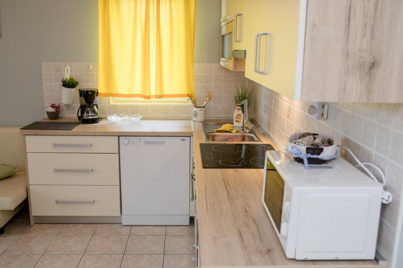 Apartmani Ana & Milo Lopar Eksteriør billede