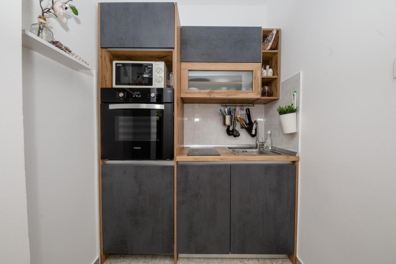 Apartmani Ana & Milo Lopar Eksteriør billede